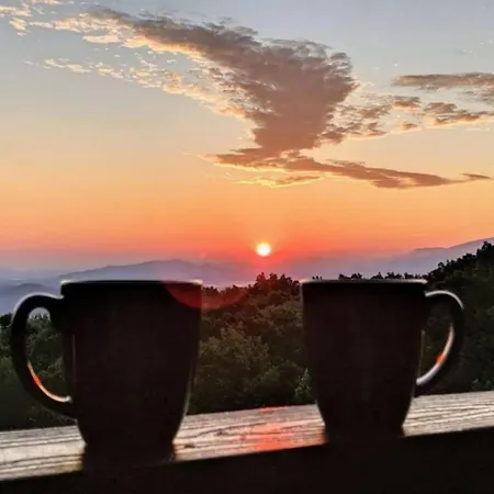 Wow Views!!-Mountain Escape-Outdoor Pool-Close To Downtown-Wifi-Cable-Private Balcony